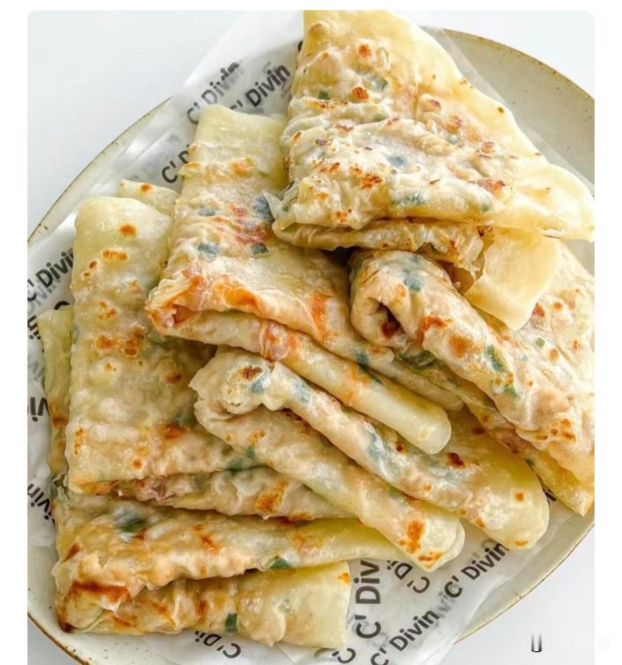 做早餐还得是外婆呀，每天都细心的安排不一样的早餐早上好，一家人的早餐，今天烙