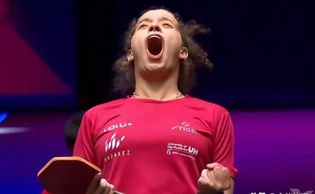 北京时间7月9日，WTT美国大满贯女单第二轮，头号种子孙颖莎又双叒叕以3：2逆转