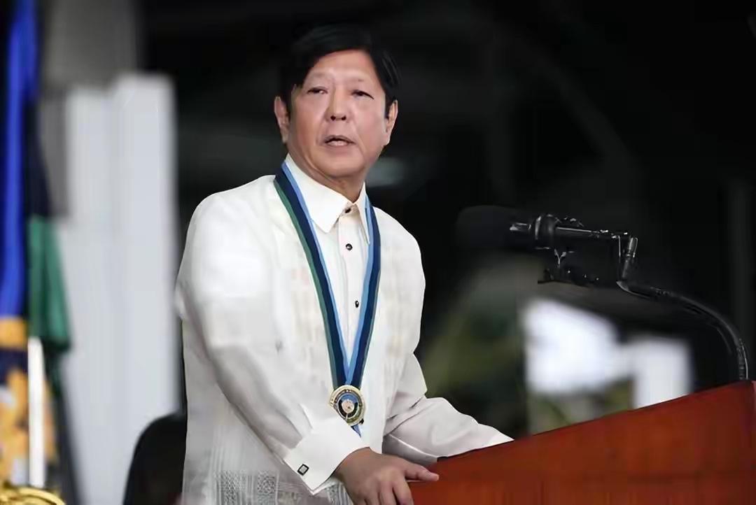 菲律宾扛不住了！经济崩盘、支柱产业惨跌，只能回头找中国救命与美国军演到一半，