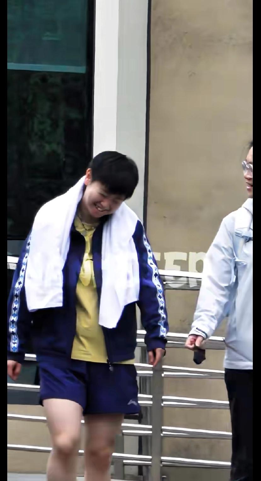 刷到莎莎成都封训路透，直接被可爱晕！今天刷到孙颖莎成都封训的路透，真的被这