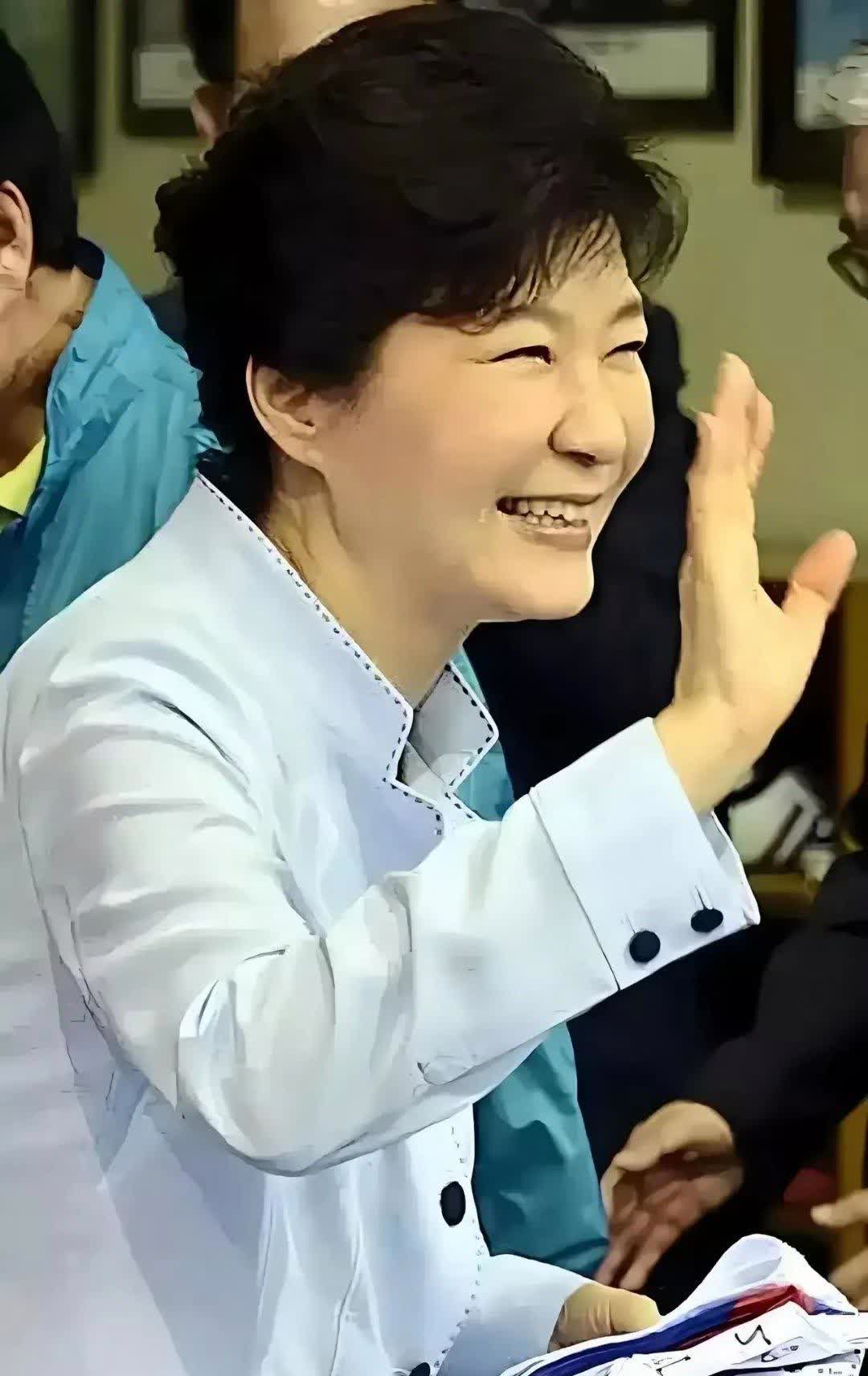 尹锡悦下台了！这真是印证了那句老话：做人要留一线，日后好相见