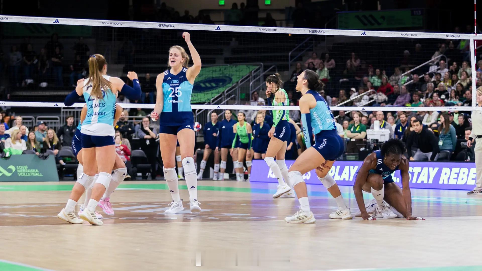 【LOVB女排联赛麦迪逊结束八连败龚翔宇12分】国际排坛战报速递中国排球留洋动