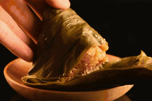 【这个吃粽子习惯很伤脾胃】有人说，粽子难消化，肠胃差的人不能吃。也有人...