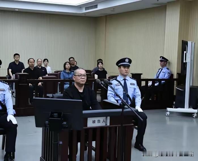 执行死刑这一刻，白天辉后悔了不，有金山银山也带不走的，赤条条来去无牵挂，就这么点