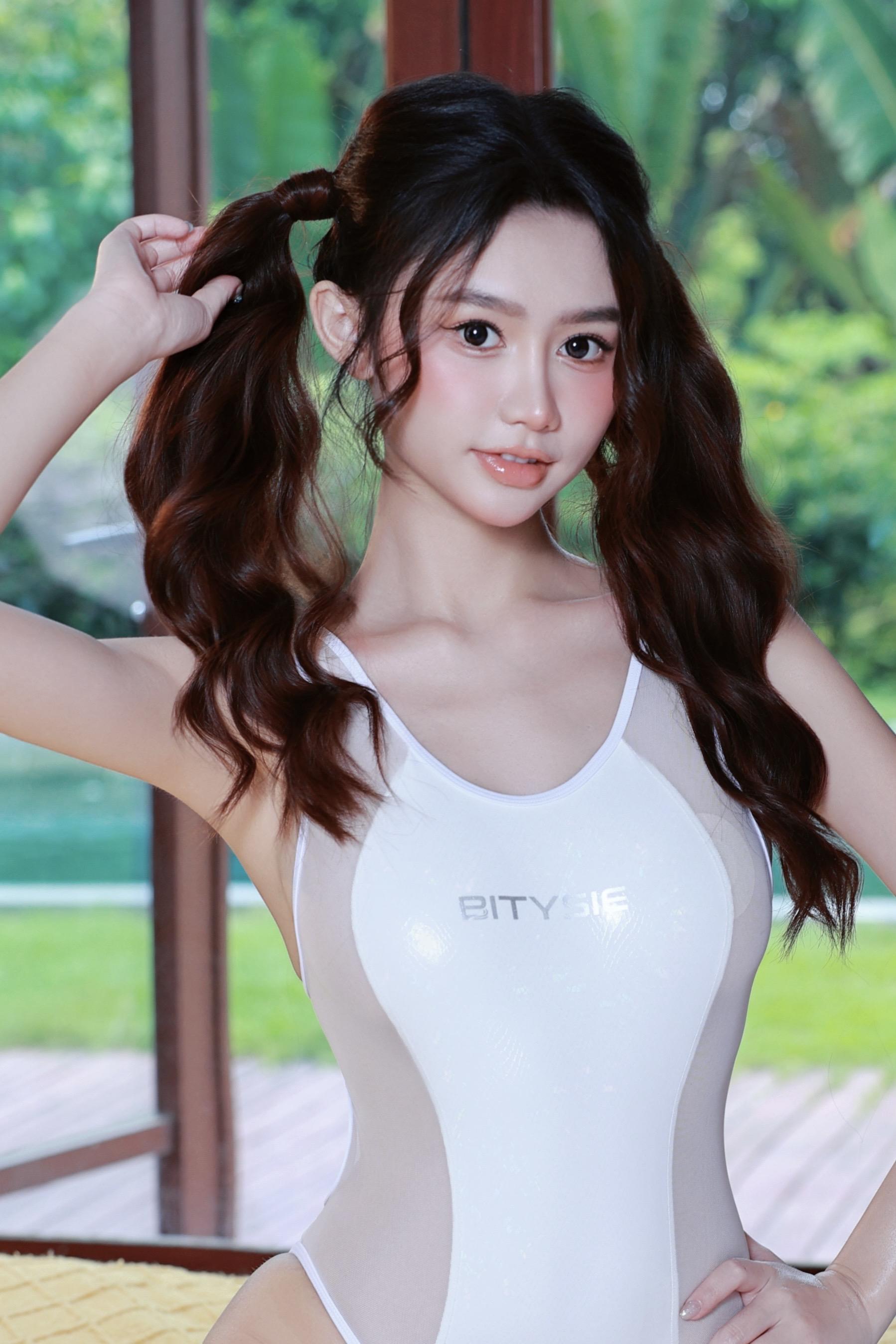 泳衣模特拍摄。