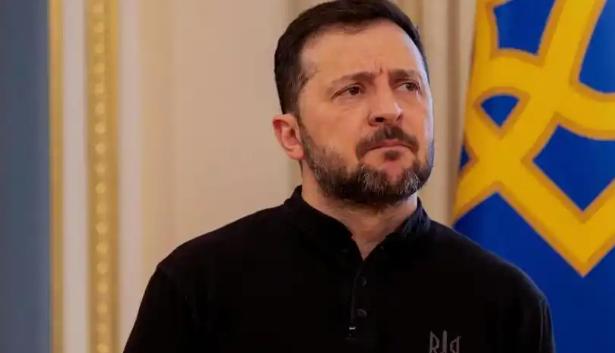 泽连斯基的错误并不是随意的挑起了俄乌战争，而是在这场俄乌战争中，泽连斯基找错了靠