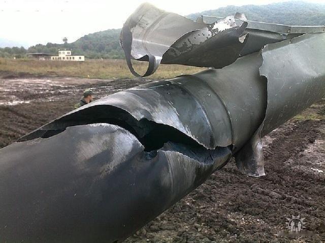 炮管折断，3人存活。台媒盯着照片狂欢“中国制造炸膛”，错了！真相是VT-4用一根