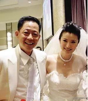 2008年，富婆陈坚红激动地对王志文说：“老王，我有五亿身家，年收入50