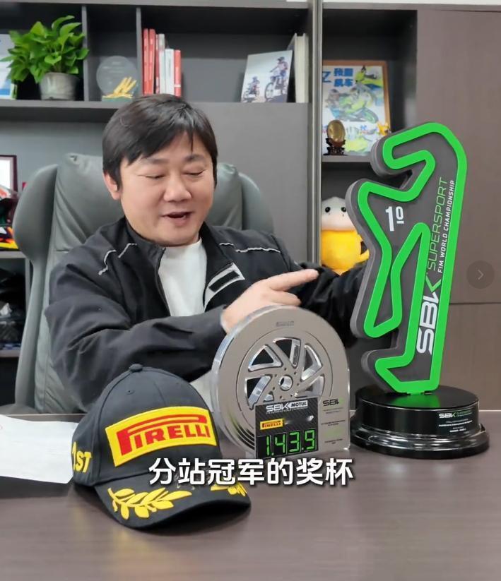 张雪拍卖冠军车捐嫣然：4月10日晚8点，张雪机车创始人张雪，要把自己WSBK葡萄