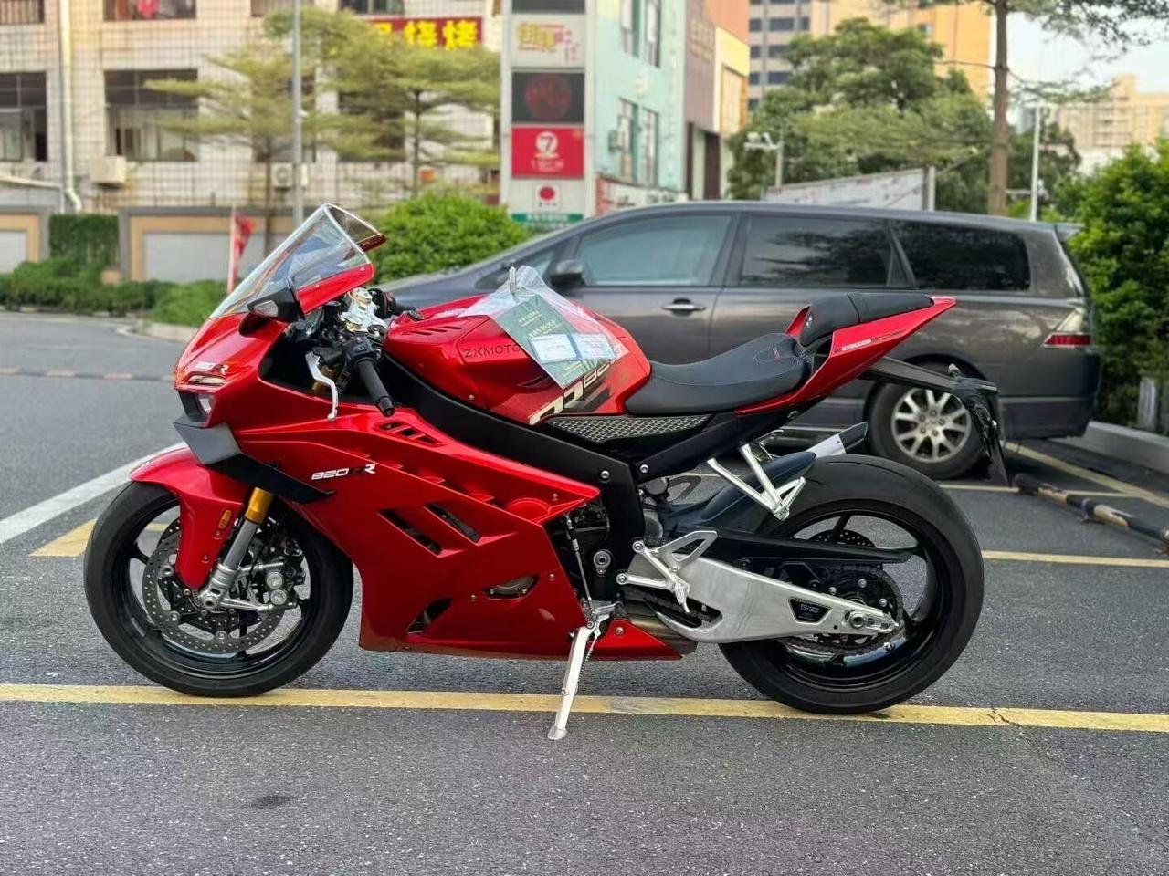 去摩博会别光凑热闹，张雪展台的820RR-RS必看，实车碳纤维质感比图片强太