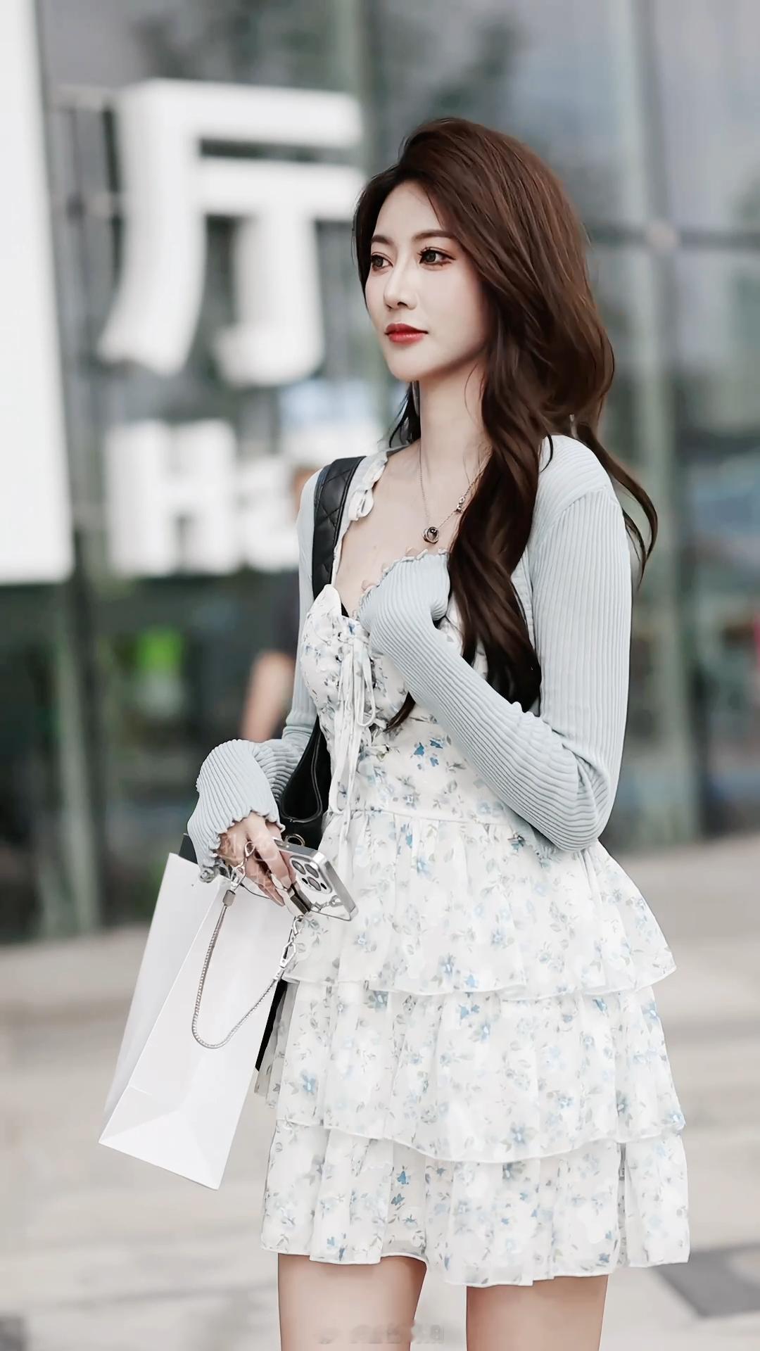 【成都街拍】三选一。丨摄影拍照每日穿搭