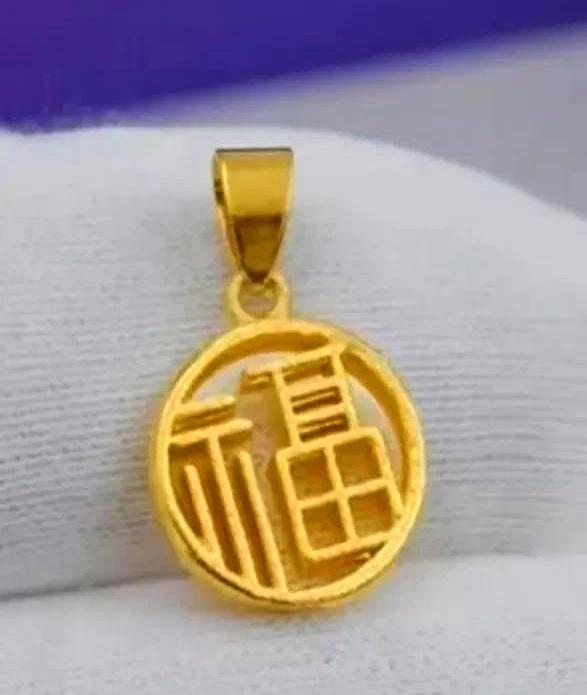 金店里，导购竟比顾客还多。你要是今年结婚，真得捏把汗。年初看好的三金3万多