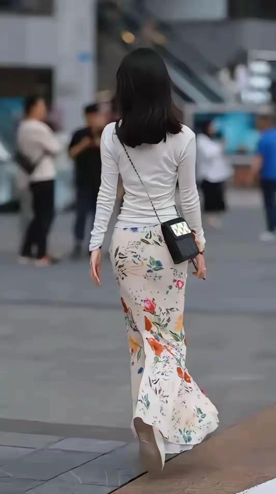 失恋行色匆匆那流动的画面是我失恋的背影我留下了一个或喜或悲的故事被你