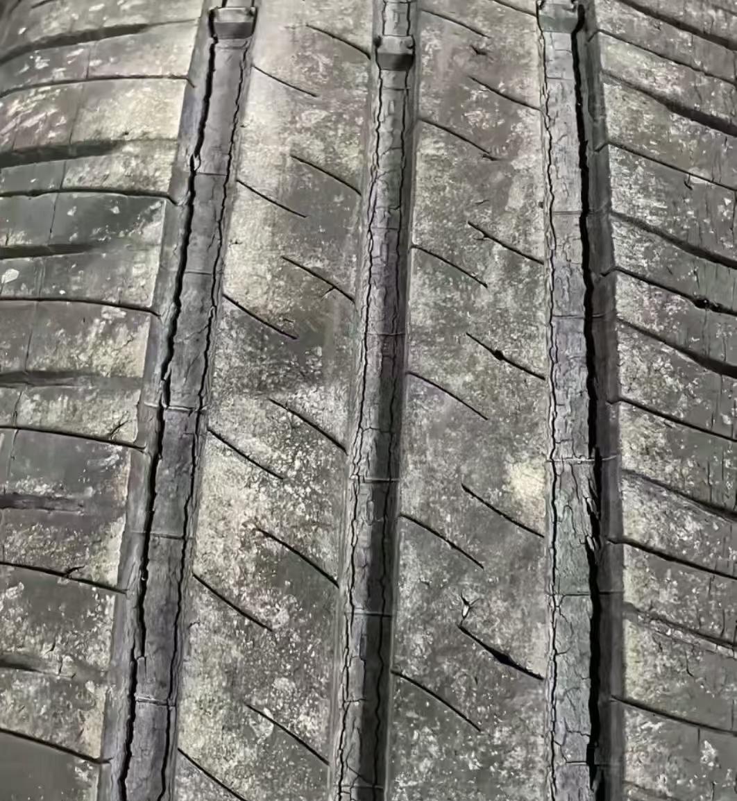 今天去4S店保养，说我这轮胎要换了，这轮胎再不换就很危险了，然后问我回不回老家及