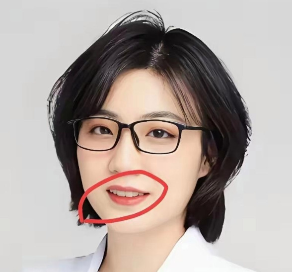 肖飞的原配为什么要等到现在才举报他。他的原配谷潇雅，是北京大学医学部八年制眼科博
