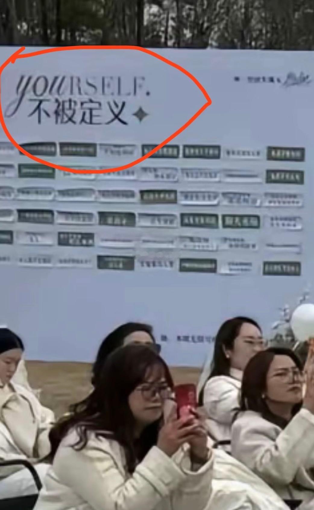 全女搞了个集体婚礼“嫁给自己”