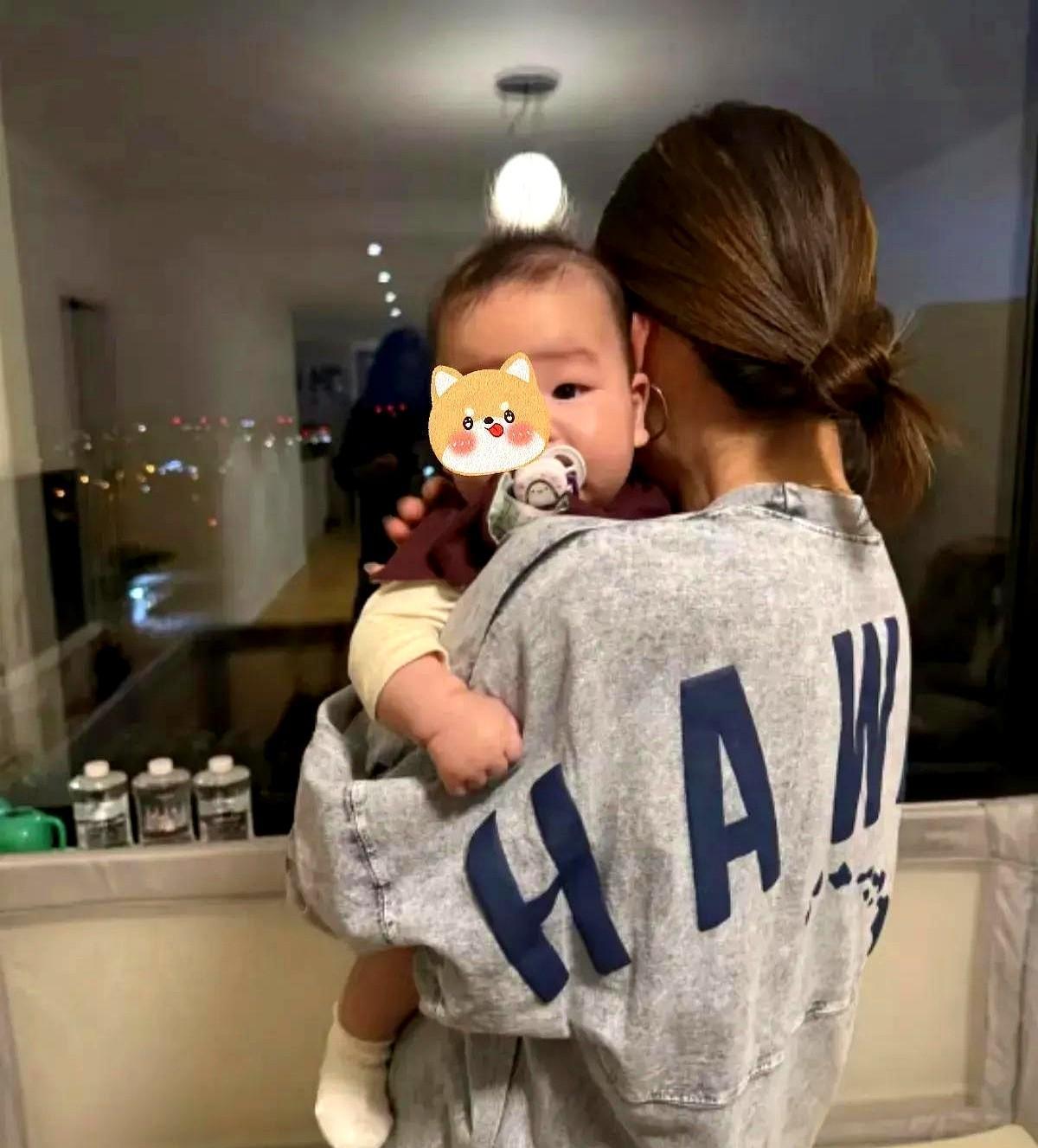 闺蜜生完孩子半年后离婚了！现在她一个人带孩子住在娘家，整天忙得脚不沾地。有天