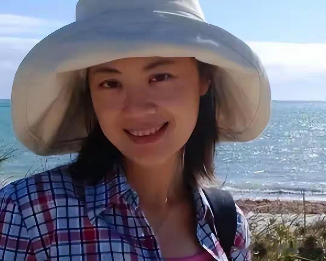 在国外生活多年的姜丰，现在也回国发展事业了。在一家医疗机构任CEO，也经常分享