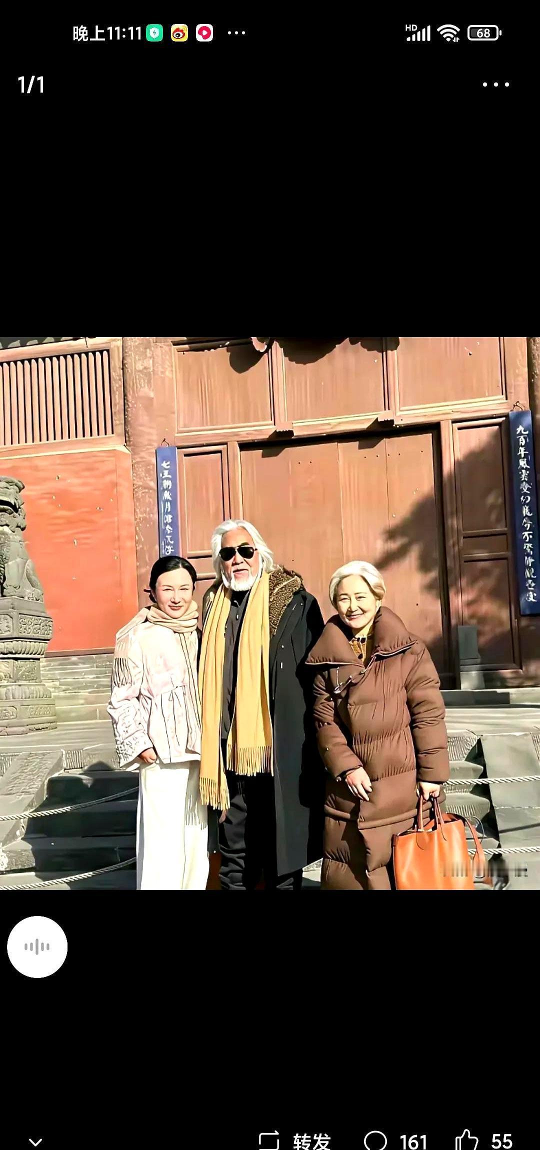 谁能想到，一张75岁张纪中和61岁丈母娘的合影，会引爆全网？照片里，两人肩膀紧