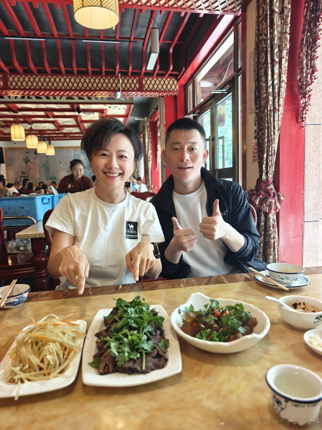 来敦煌，不吃驴肉黄面等于白来。我这次选择了达记，因为是敦煌本地朋友带着来的！因为