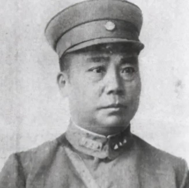 1948年3月，蒋介石让邓锡侯从四川给胡宗南提供十万石军粮和十二万壮丁。邓锡侯一
