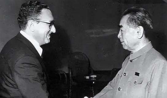 “中国这是啥意思？”1972年，尼克松访华，竟看到“打倒美帝”的标语，场面一度尴