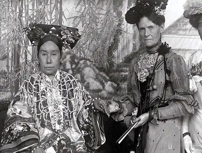 慈禧和溥仪都是什么关系。 乾隆的儿子是嘉庆。 嘉庆的儿子就是道光。 