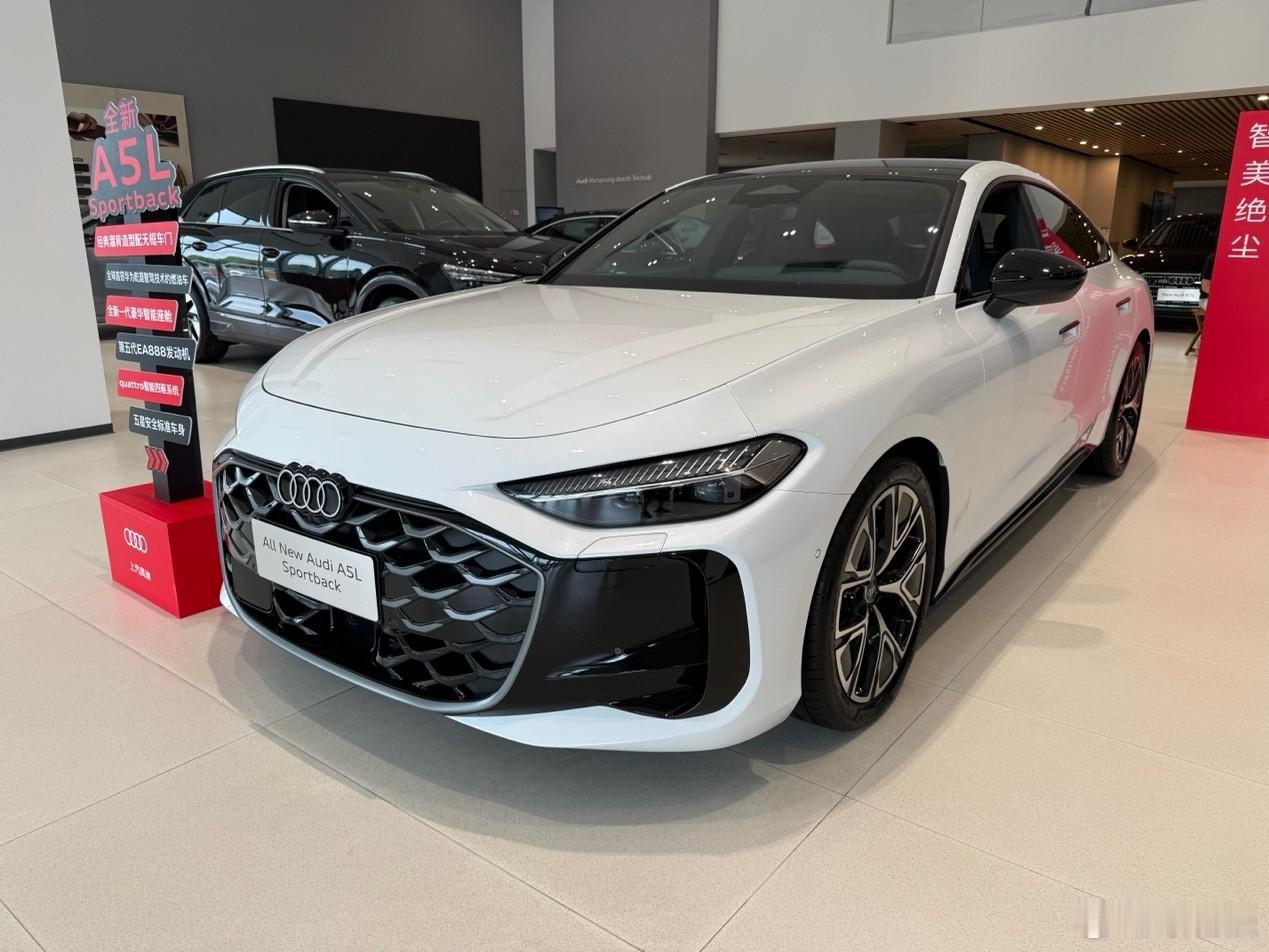 上汽奥迪A5LSportback起售价25.99万元，顶配36.99万元。文