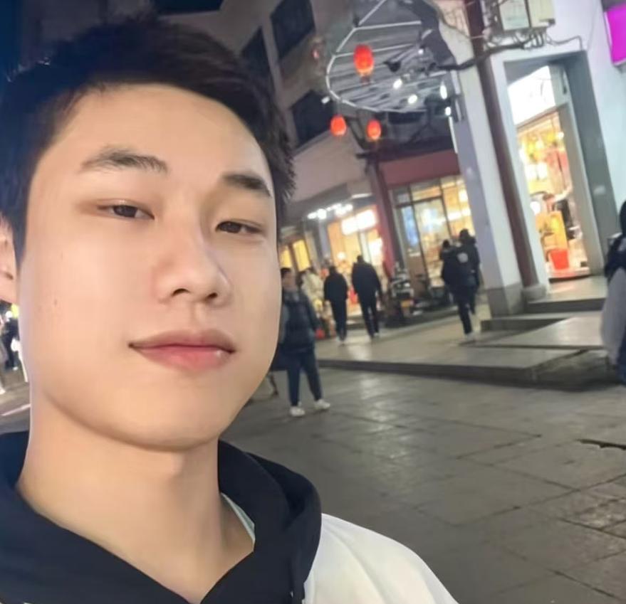 太反常了！浙江安吉一位母亲整日以泪洗面，自家31岁儿子一句去杭州接人的谎话，将所