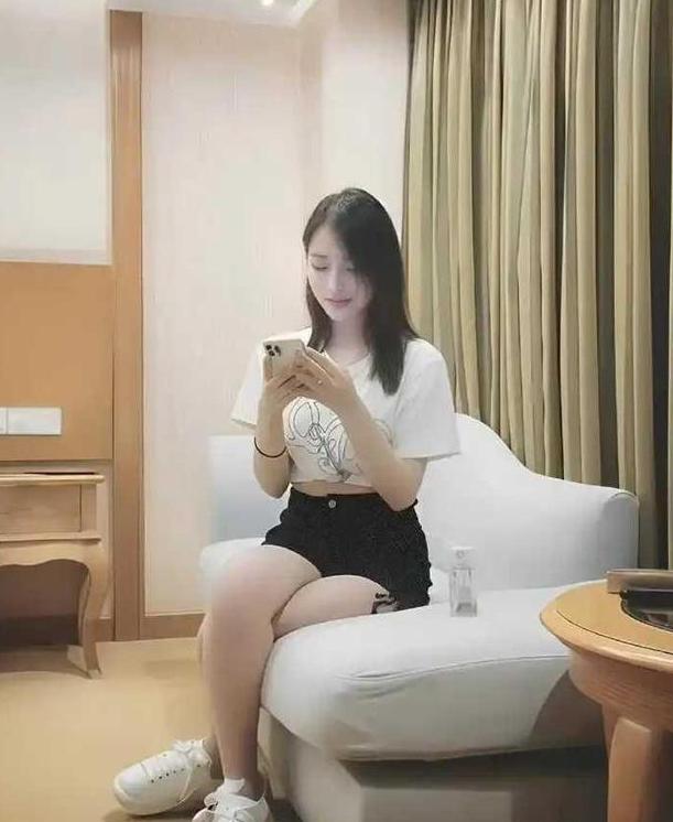 尽管我也是二婚的女人，但还是想劝大家：最好不要轻易碰离异带娃的人，特别是带男娃的