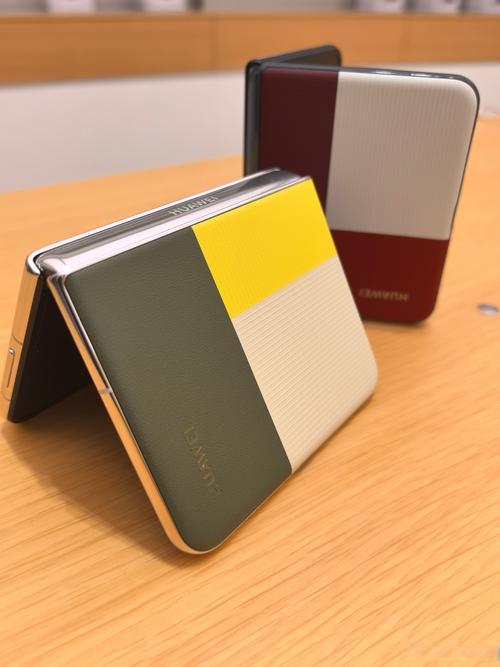 2026年，阔折叠大战要来了华为PuraX2，进行了一些改动和调整，苹果的阔折