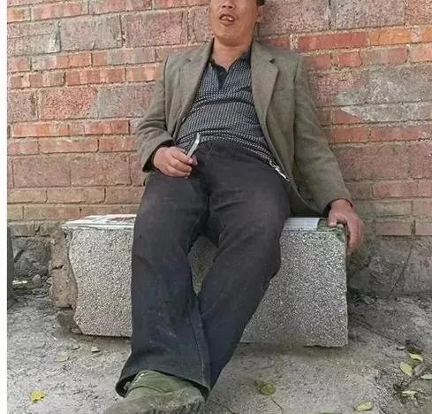 现在农村最好过的是光棍汉，最难过的是有儿子的人！来源:逍遥论经在农村，“养儿