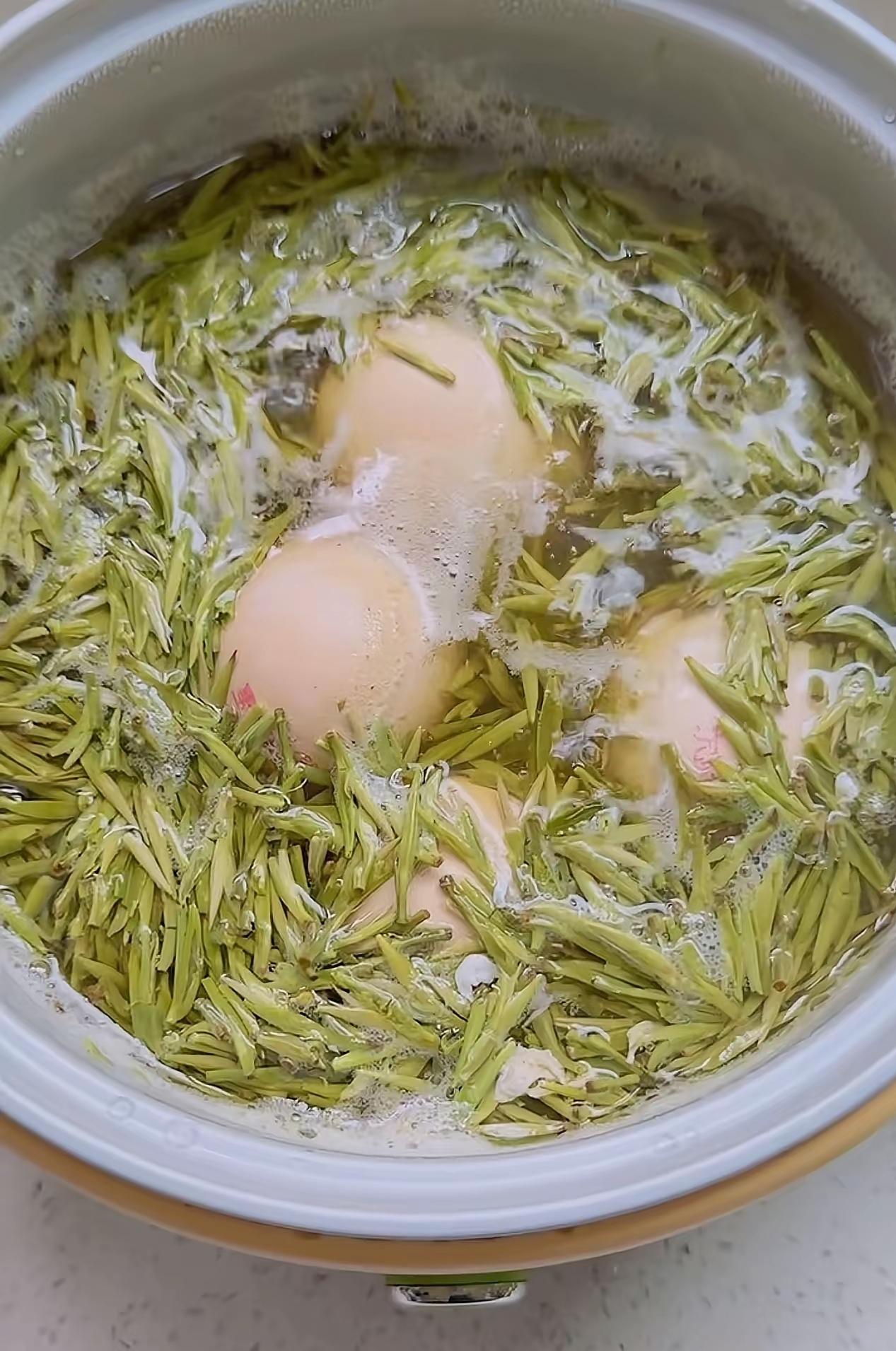 为什么我煮的茶叶蛋和市面上买的差距这么大？你看看我茶叶也放了，鸡蛋也放了，而