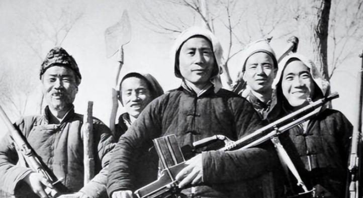1939年秋天，抗日战争的烽烟弥漫在山东陵县的上空。村子中出现了300多名八路军