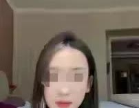 女子怀孕被黑人男友抛弃，带娃去相亲却屡遭碰壁一个女孩子在读大学的时候认识了一
