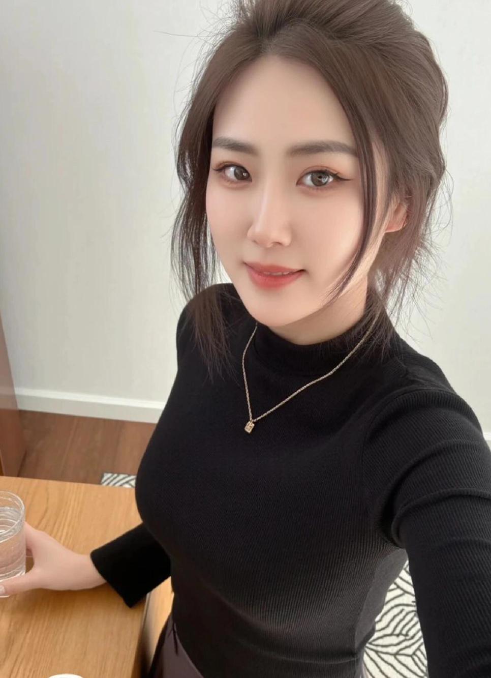 温柔微笑，暖阳相伴，美好时光。