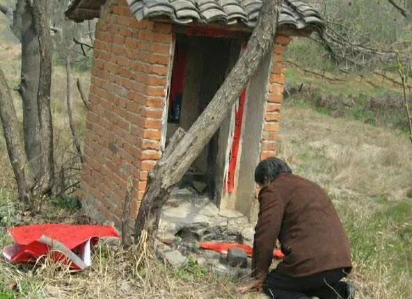 遍布农村的土地庙，怎么都这般简陋呀？难道是因为神格不够高吗？大多的土地庙都是砖头