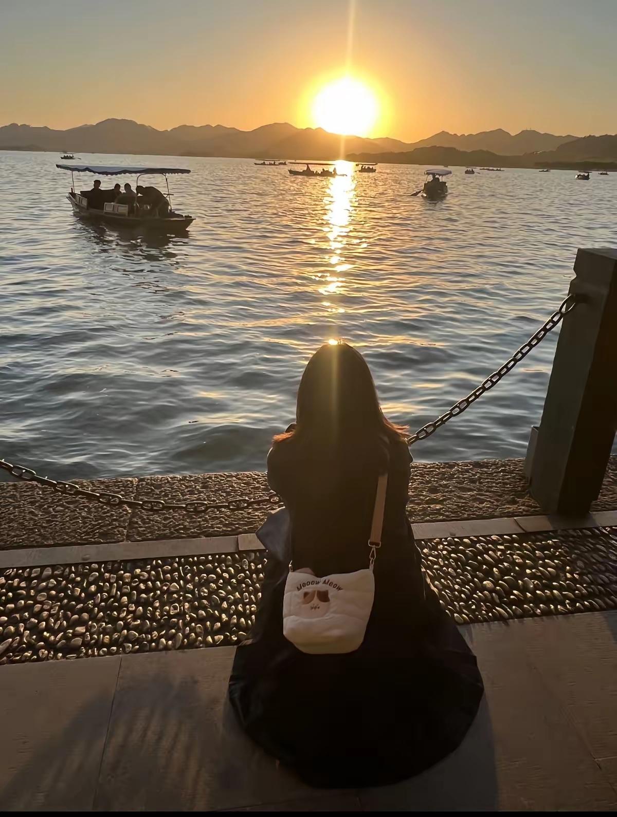 我老婆从云南嫁到山东，两千多里路呢，结果前几天晚上做饭稍微迟了点，她公婆直接甩了