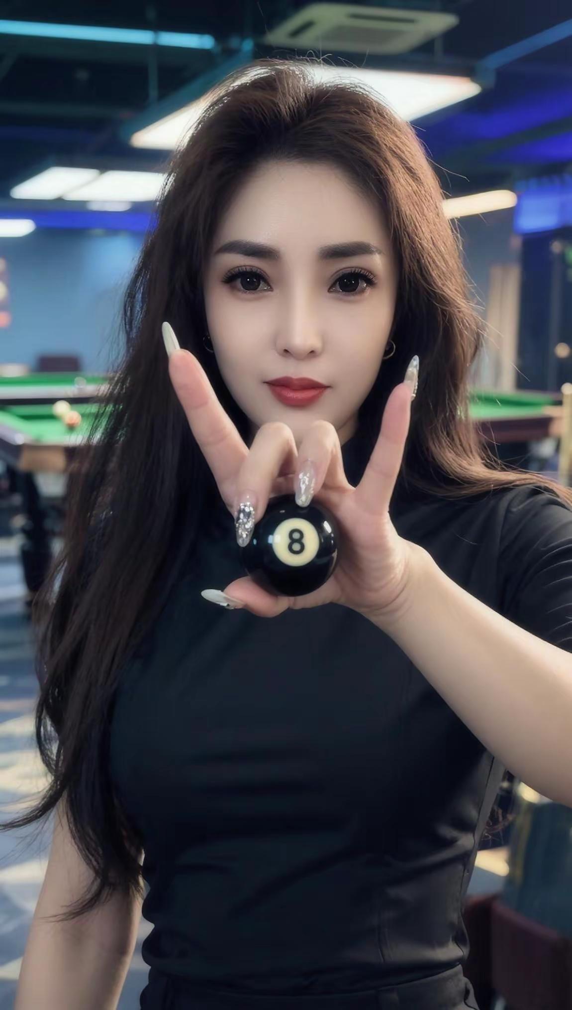 风行过万里，月沉没海底，我遇见了世界上的一切，却只喜欢你