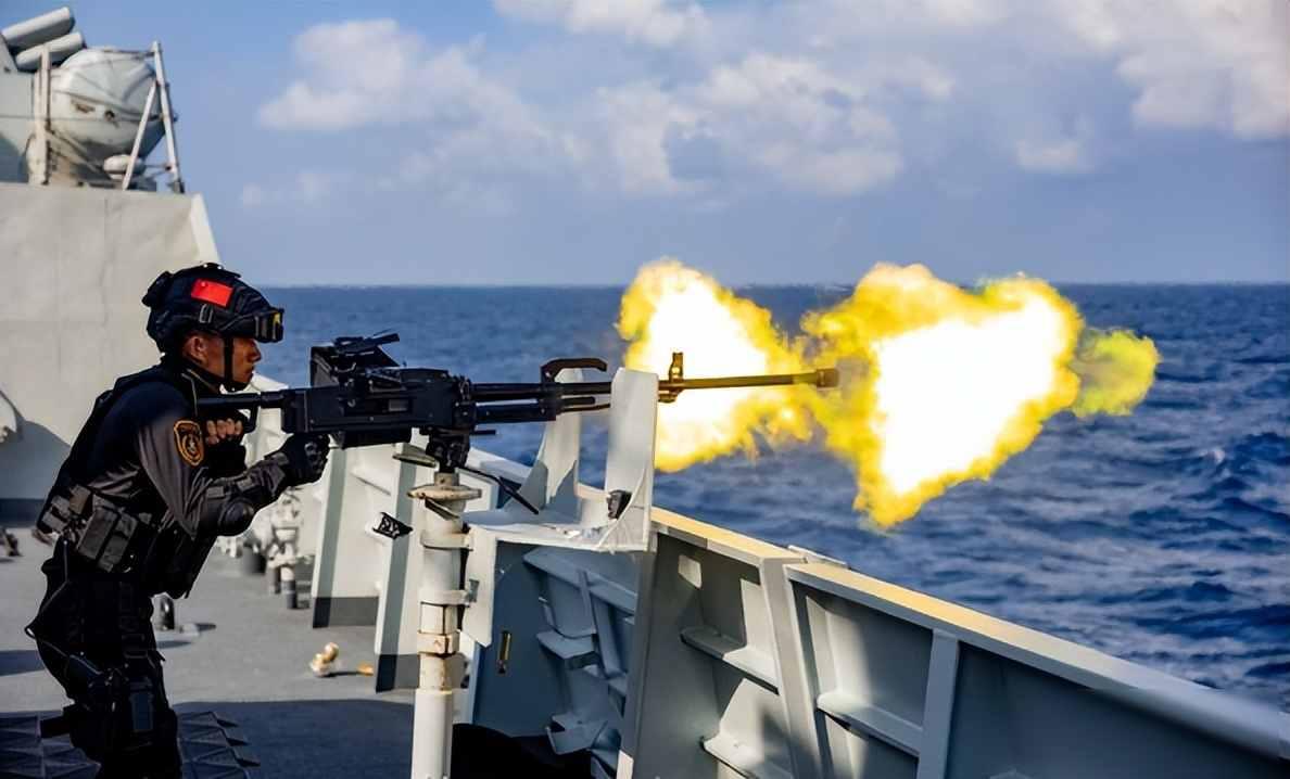 黄岩岛上空，菲机硬闯，中国战机秒到2026年1月20日，菲律宾一架标有“渔业