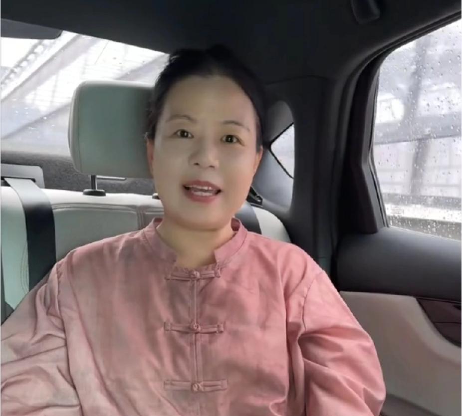 柴桑大姐：几年了，他们36计72变都用尽了。柴桑大姐直播时说：他们是想尽一切办