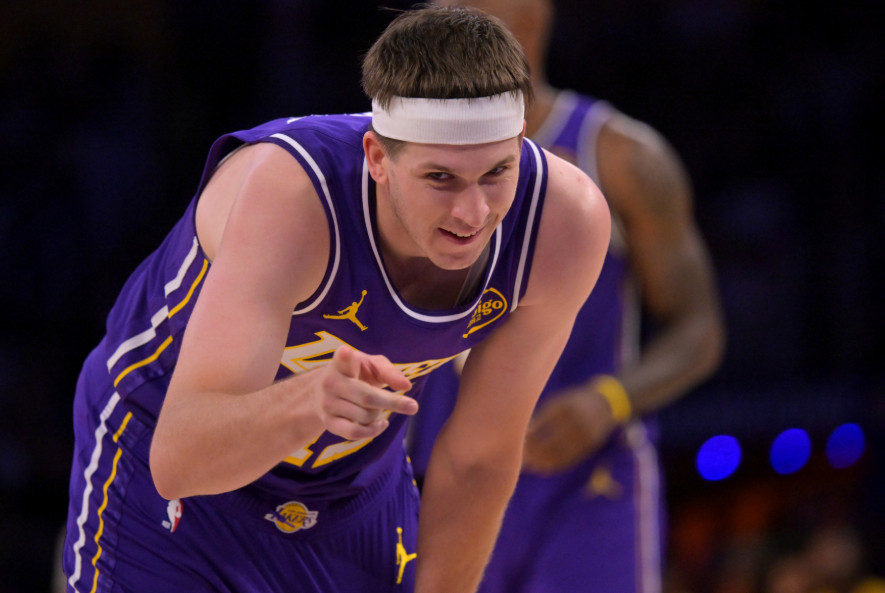 据供职于ESPN的湖人记者DaveMcMenamin报道，球队后卫奥斯汀·里夫