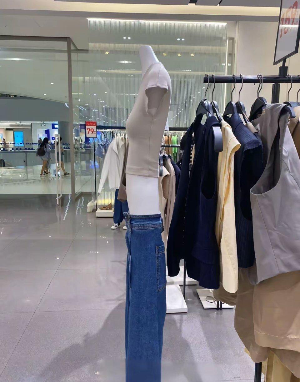 现在的衣服不仅尺码有问题，审美也有问题，爱谁买谁买。​​​