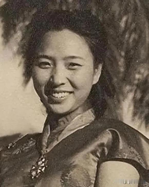 1951年将军夫人主动带护士进丈夫房间，十年后全家软禁，三个女人救了所有人