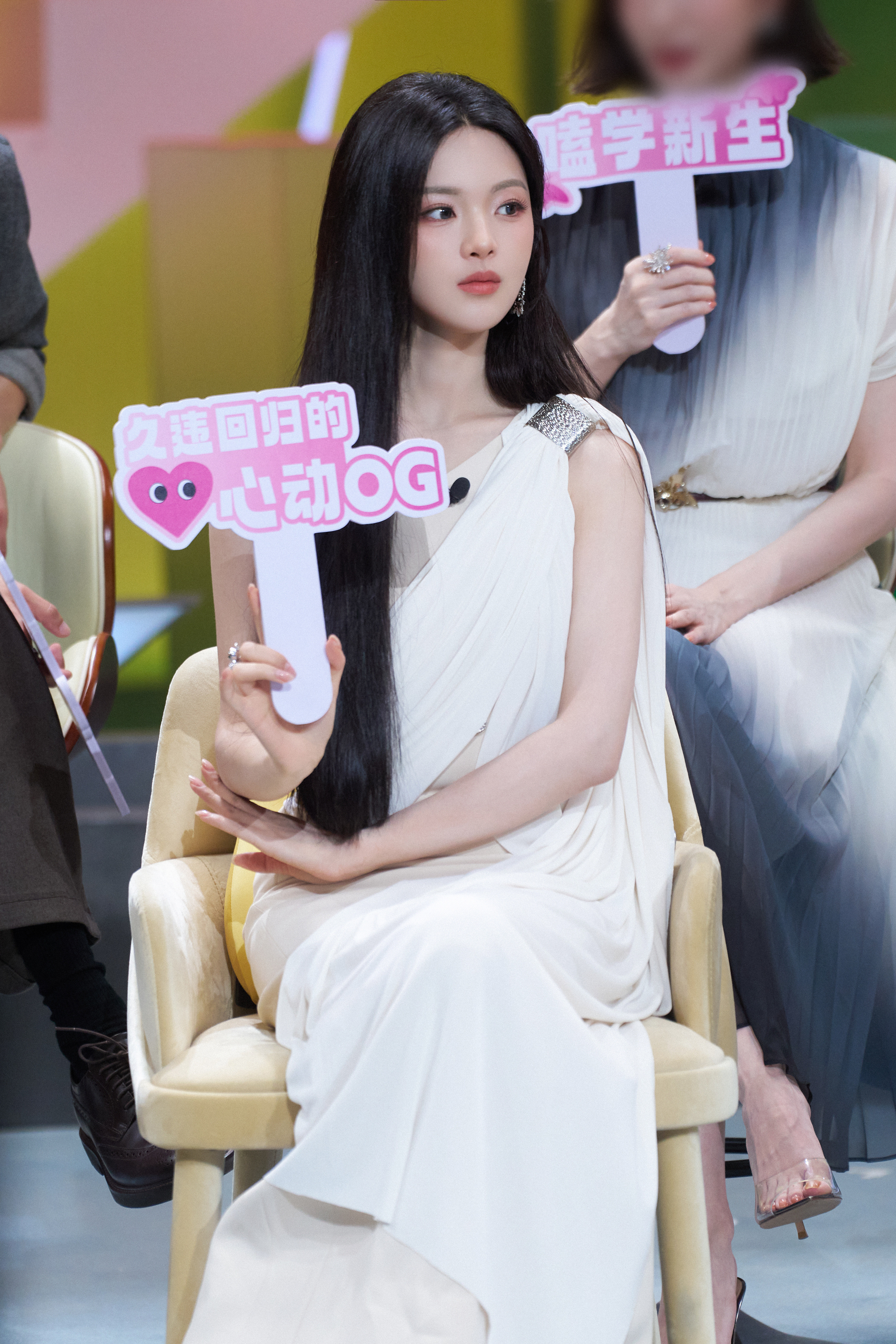 杨超越最新物料超越妹妹的高跟​​​