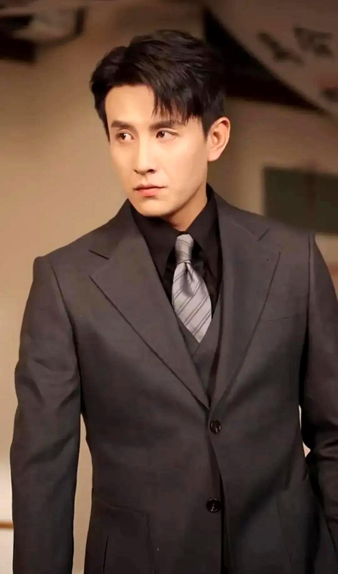 刘萧旭王小亿新剧《暗潮涌动》仅位列榜单第五?这部剧热度口碑双丰收却未登顶，