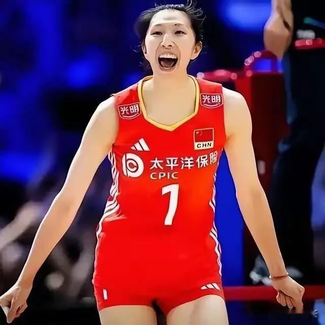 一位女排球迷心声：我最爱看吴梦洁纵身起跳后的那记重扣，动作灵动，成功率极高！