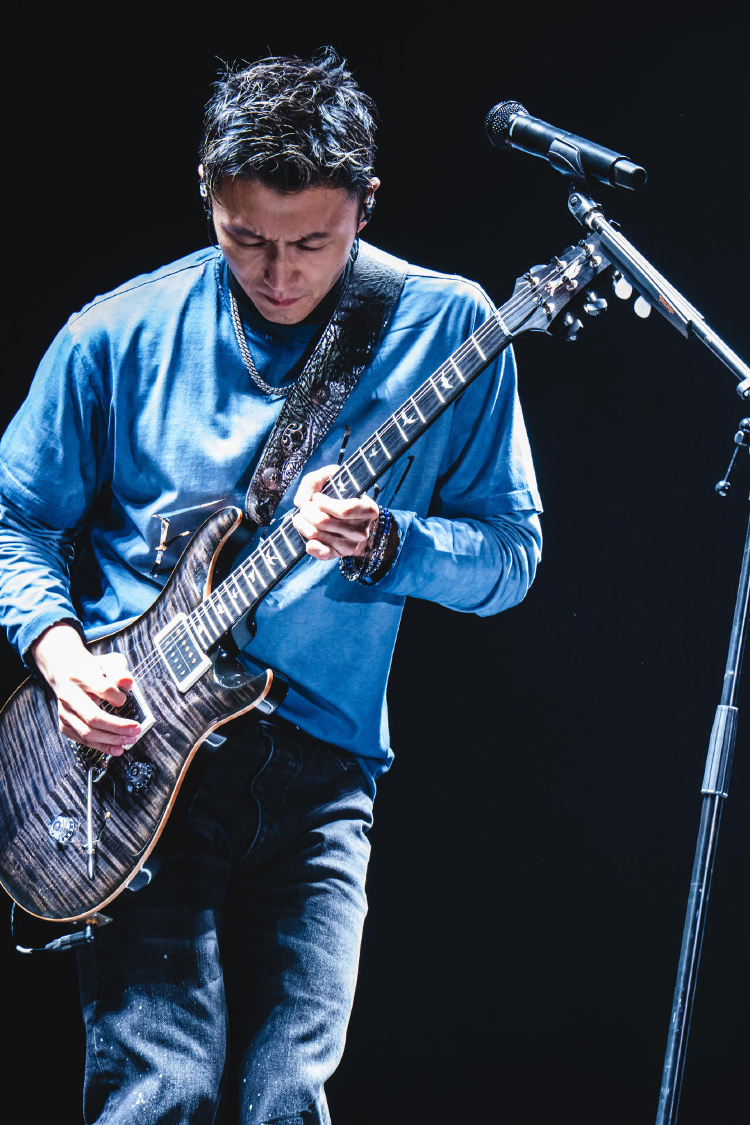 在谢霆锋演唱会捞鱼在谢霆锋演唱会捞鱼也太快乐了吧！小鱼到手，本命歌听到，双重幸福