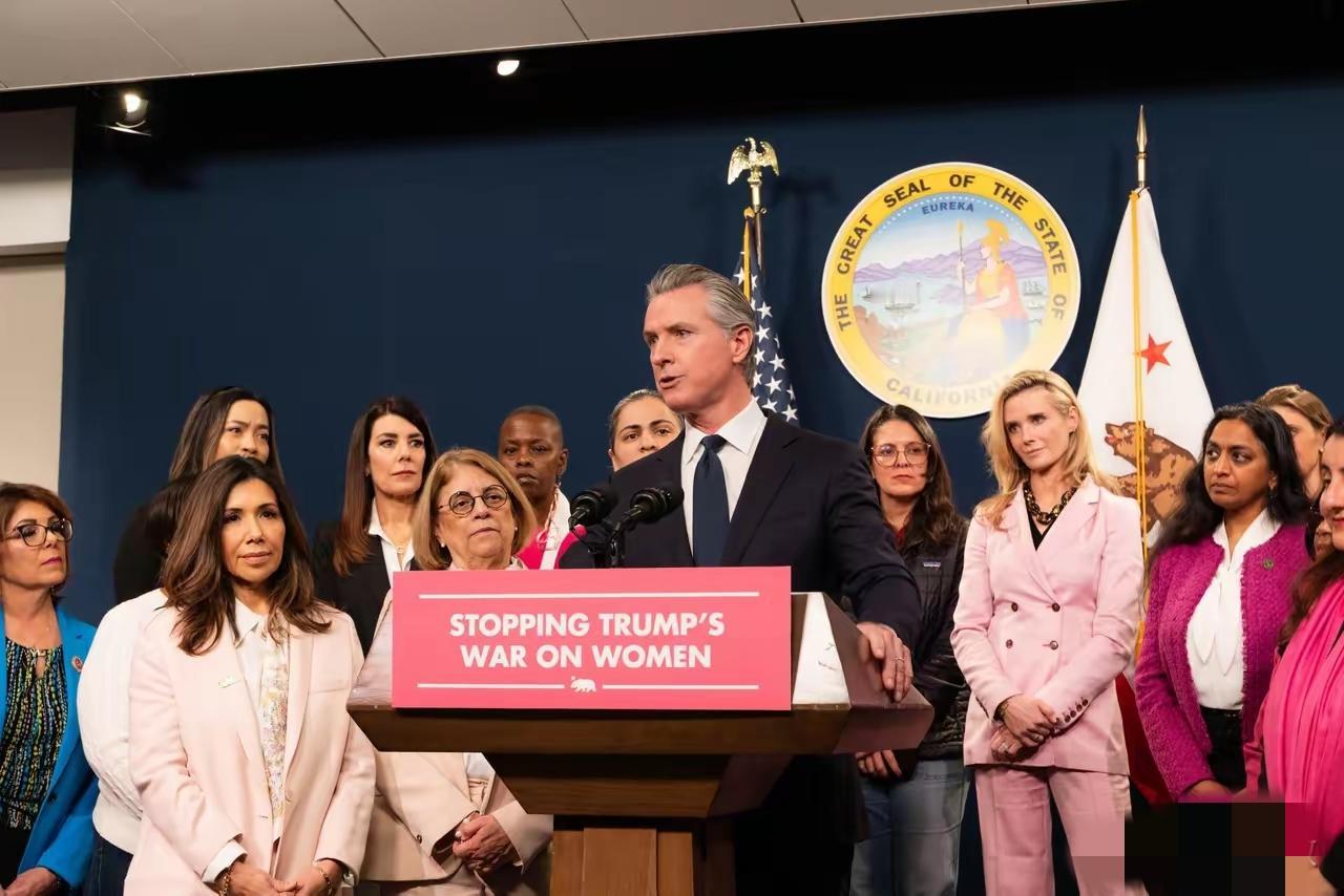 加州起诉特朗普当地时间2月18日，加州州长纽森公开承认正在起诉特朗普，指控其非