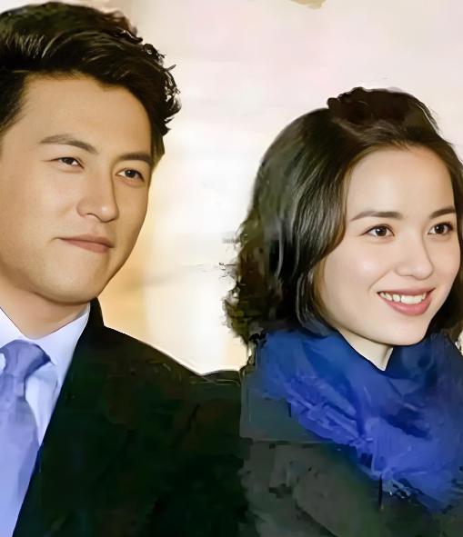 靳东估计是永远不会离婚的，不是因为他和老婆财产纠葛太多，而是因为他的老婆，有一个
